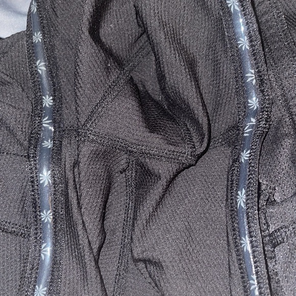 Athleta overlay skort with grippers - Picture 3 of 6